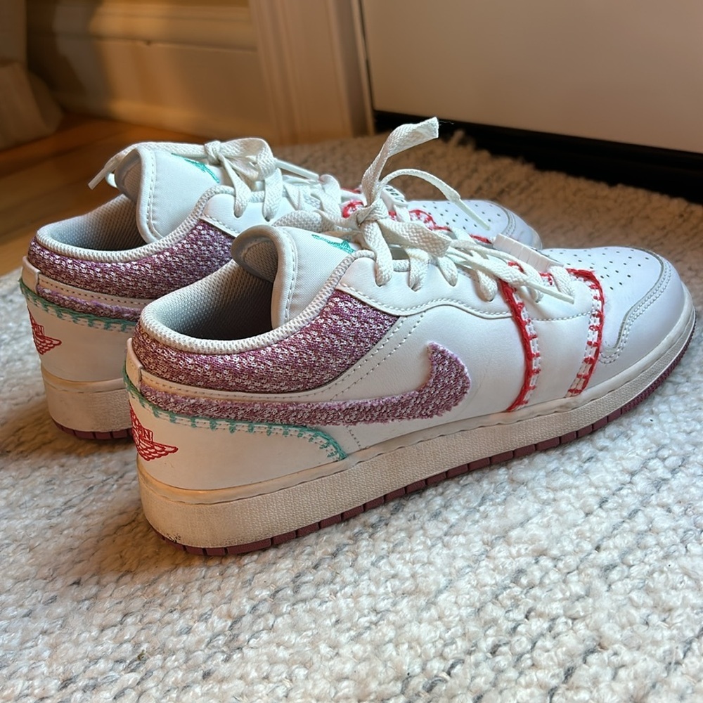 Nike Girls Jordan 1 Low Bordeaux Knit Youth Running Shoes - Picture 15 of 16